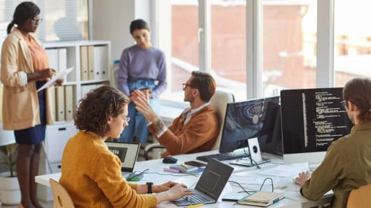 Personer på ett kontor